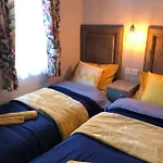 Delightful 2-bed Static Set In A Peaceful Village