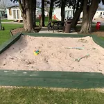 Üdülőpark Delightful 2-bed Static Set In A Peaceful Village *