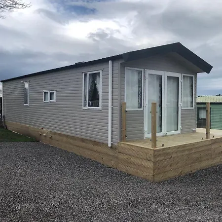 Delightful 2-bed Static Set In A Peaceful Village Üdülőpark