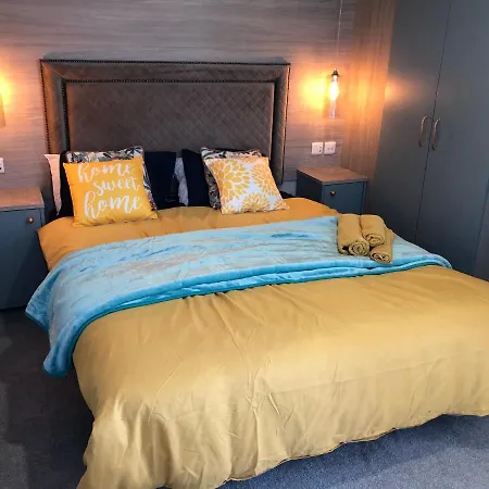 Delightful 2-bed Static Set In A Peaceful Village *