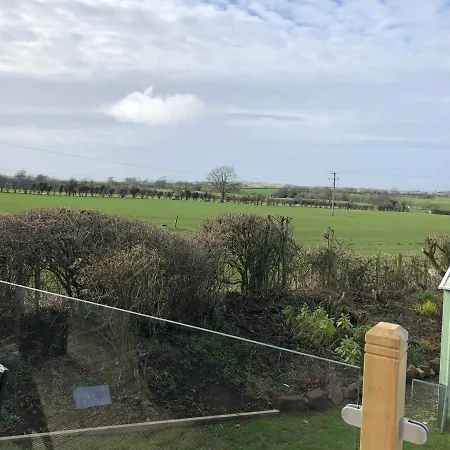 Delightful 2-bed Static Set In A Peaceful Village Holiday park