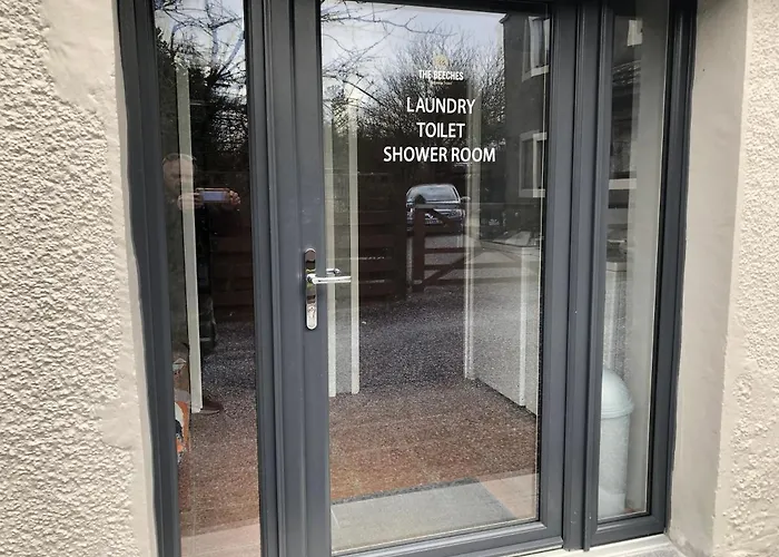 Delightful 2-bed Static Set In A Peaceful Village 假日公园