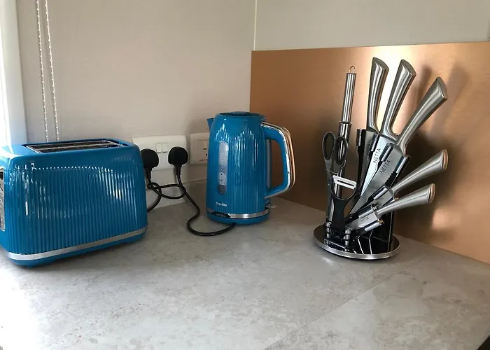 Delightful 2-bed Static Set In A Peaceful Village