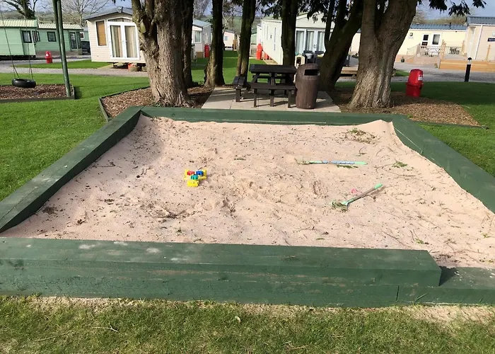 假日公园 Delightful 2-bed Static Set In A Peaceful Village *