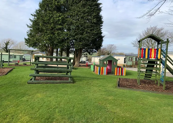 Delightful 2-bed Static Set In A Peaceful Village